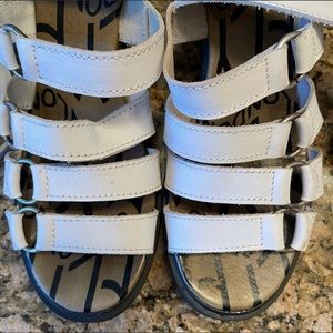 Fly London Coha sandals. These are a size 40/10 and
the color white.